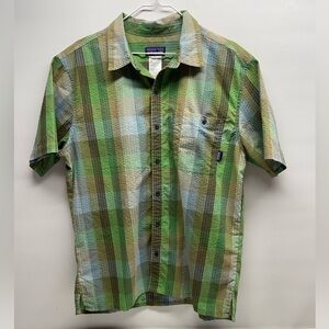 Patagonia men’s plaid green shirt, short sleeves button down size L